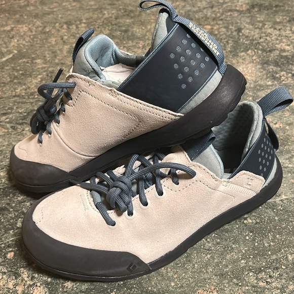 Black Diamond Suede Approach Shoes! 👟 - Picture 4 of 11